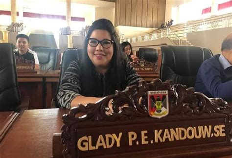 Glady EP Kandouw Resmi Ketua DPRD Minahasa Meja Hijau