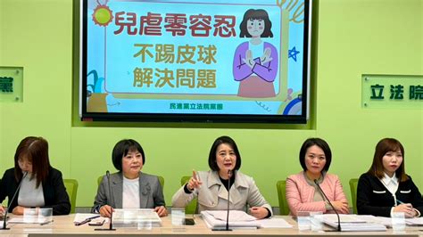 批警上銬社工是作秀、獵巫！民進黨團：應承擔的是雙北市府 社會焦點 太報 Taisounds