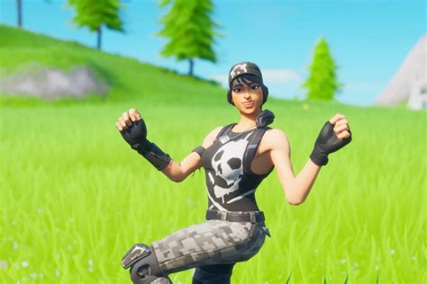 Why Do Fortnite Pro Players Use Female Skins? - Kr4m