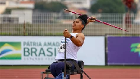 Raissa Rocha quebra recorde mundial no lançamento de dardo