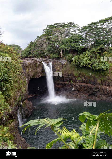 Rainbow falls in Hilo, Hawaii Stock Photo - Alamy