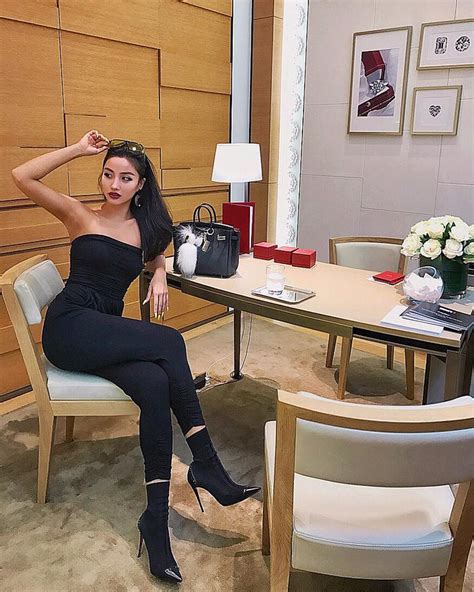 Meo Meo cựu hot girl sang chảnh nhất Sài Gòn chính thức khoe kết hôn lần chồng mới trẻ hơn