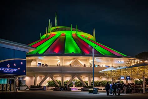 Christmas at Tokyo Disneyland - Disney Tourist Blog