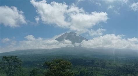 Gunung Semeru Kembali Luncurkan Awan Panas Guguran Sejauh 1 5 Kilometer