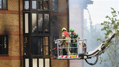 Bedford Gas Explosion One Dead As Blast Wrecks Flats Bbc News