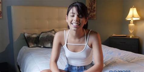 Cute Teen Solo Rubbing Her Pussy Tnaflix