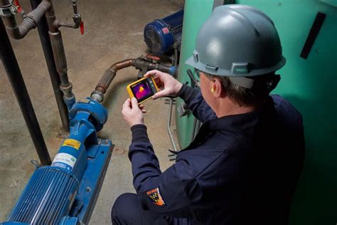 Compact Fluke PTi120 Pocket Thermal Camera - Testers.ie