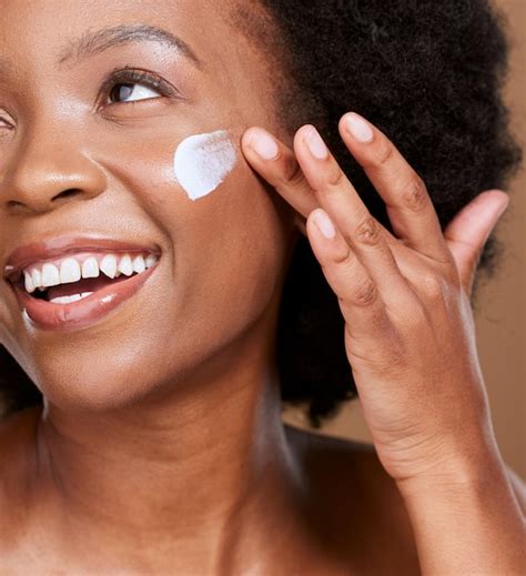 Crema De Belleza Para El Cuidado De La Piel Y La Cara De La Mujer Negra