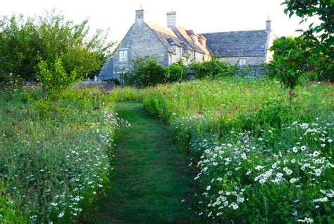 Path through Grass | Garden Design Ideas