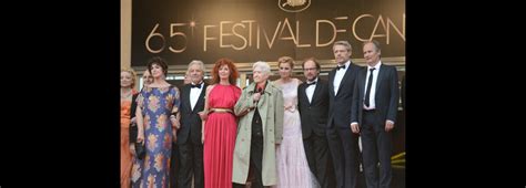 Photo Alain Resnais et son casting lors de la montée des marches le