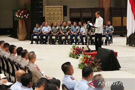 Jokowi Pentingnya TNI Polri Jaga Stabilitas Di Tengah Gejolak Global