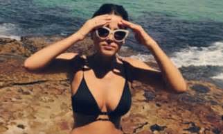 Australia S Next Top Model Winner Tahnee Atkinson Strips Down To A Skimpy Bikini Daily Mail Online