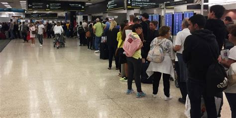 Largas Filas En Aeropuerto De Miami Por Cierre Del Gobierno De Eeuu