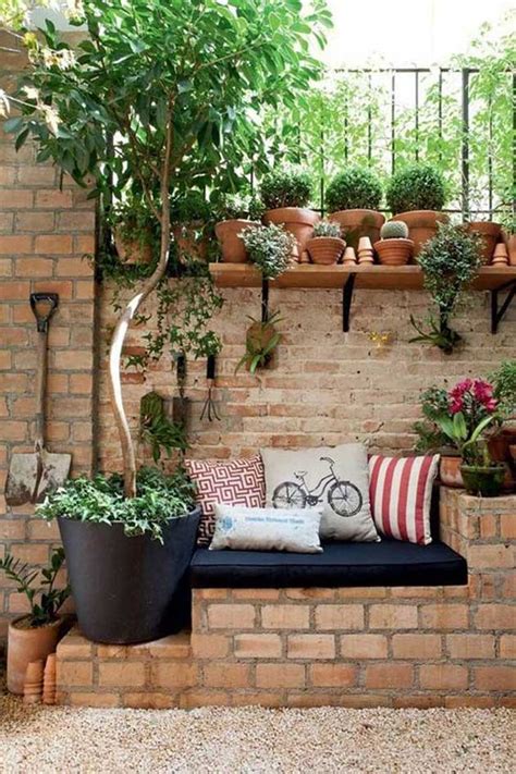 23 Easy-to-Make Ideas Building a Small Backyard Seating Area ...