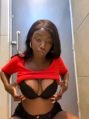 Juicy Big Pussy Bathroom Fun