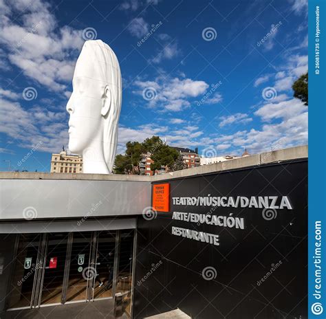 Escultura Moderna Intitulada Julia By Jaume Plensa Sune Localizada Na