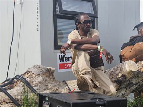 Meet Laura Jasorka A Naked Rock Climber Jamaica Observer