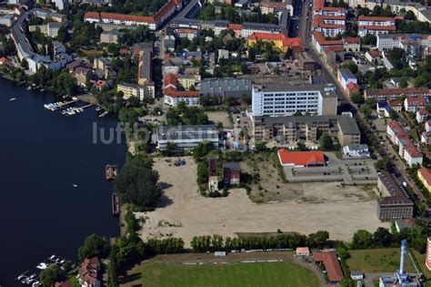 Berlin von oben Abrißflächen des ehemaligen Funkwerk Köpenick am Ufer