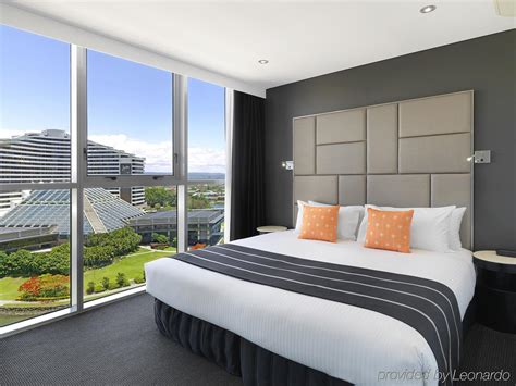 Luxury Accommodations and Amenities at Meriton Suites Zetland 6