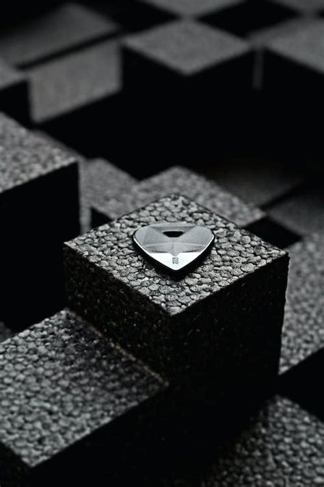 A Close-Up Shot of a Black Guitar Pick · Free Stock Photo