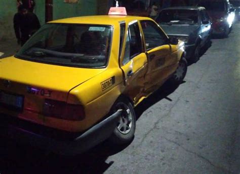 Taxi Quita Derecho De Paso Y Es Proyectado En Saltillo