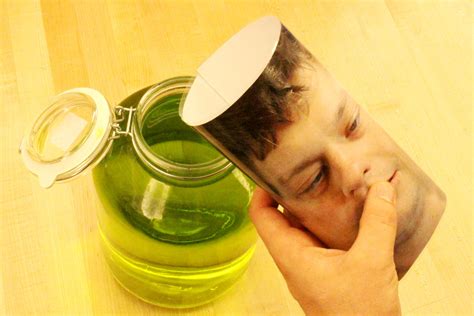 Жестокий розыгрыш с головой в банке на 1 апреля