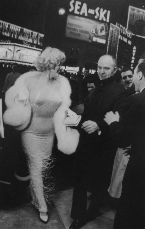 Candid Photos Of Marilyn Monroe At The Premiere Of Some Like It Hot At The Lowes Capital