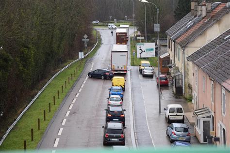 Blocage au rond point d Ancerville les flammes de la colère ravivées