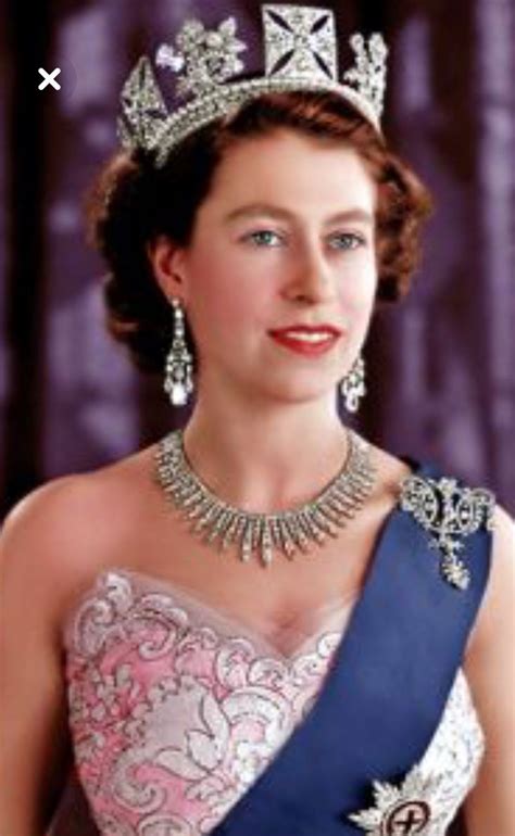 Pin By Gianetta Barbara On The Queen La Regina Elizabeth Ii Dell