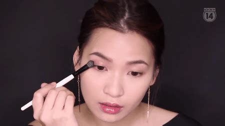 Gợi ý makeup đón Giao thừa với son hồng nude mắt khói lung linh không kém son đỏ từ beauty