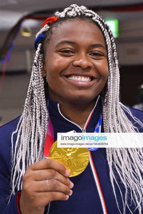 Joie De L Equipe De France Medaille D Or Par Equipe Romane Dicko Judo