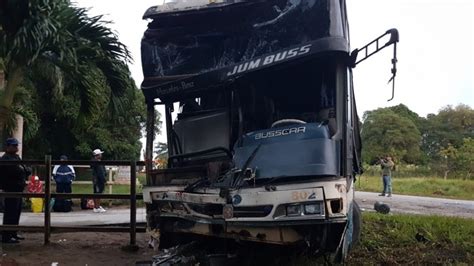 Dos Fallecidos Y Más De Una Decena De Heridos En Accidente De Tránsito En La Carretera Central