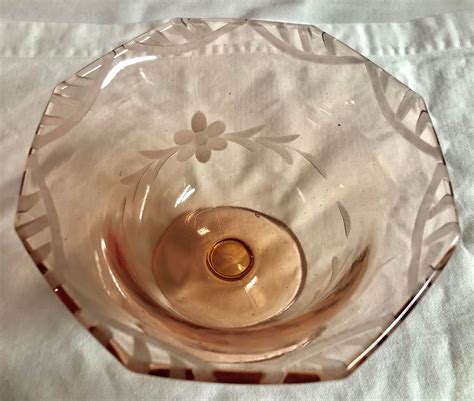 Antique Blush Pink Depression Glass Daisy And Leaf Bowl