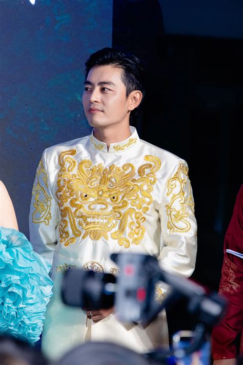 Thảm đỏ hot nhất hôm nay Tiểu Vy Nam Anh đọ sắc khét lẹt mỹ nhân gây sốc vì nhan sắc hậu