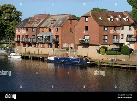 Housing Alongside The River Avon Evesham Worcestershire England Uk