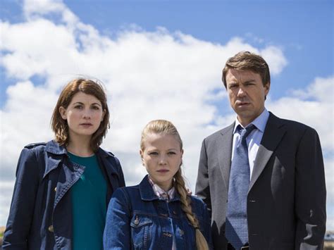 Broadchurch series 2 episode 6, TV review: Claire Ripley in a hoodie ...