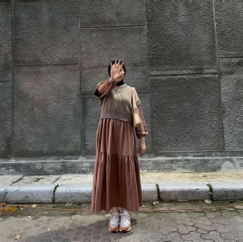 9 OOTD Hijab Nuansa Cokelat Ala Via Zulviani Look Warm