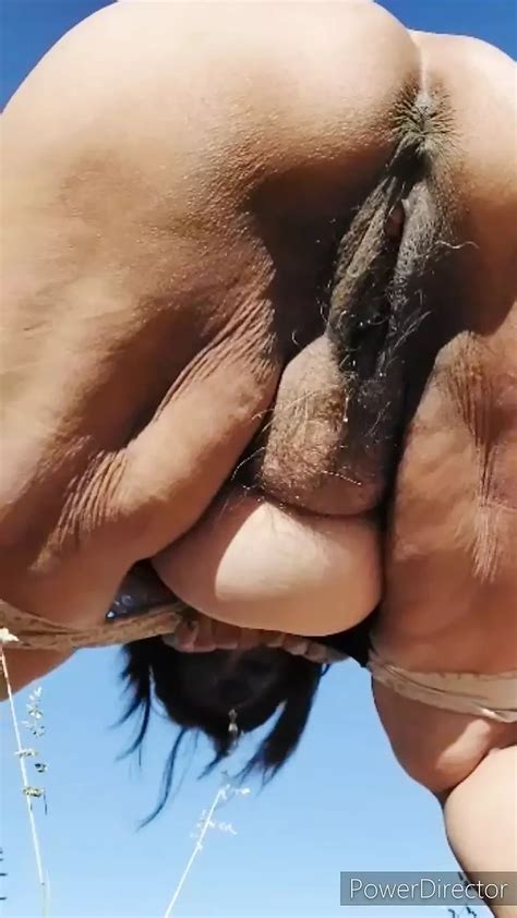 Mature Woman Stopping By The Side Of The Road To Pee Pussy Hair Got Wet Xhamster