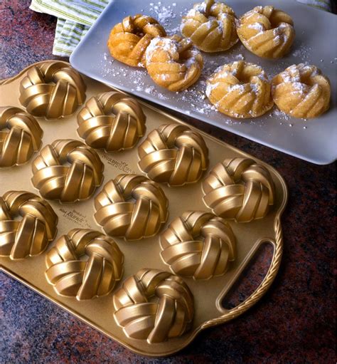 Mini Bundt Pan - Lee Valley Tools