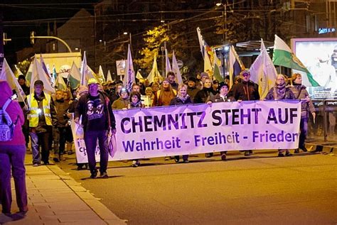 Tausende Menschen Demonstrieren Am Montagabend In Chemnitz