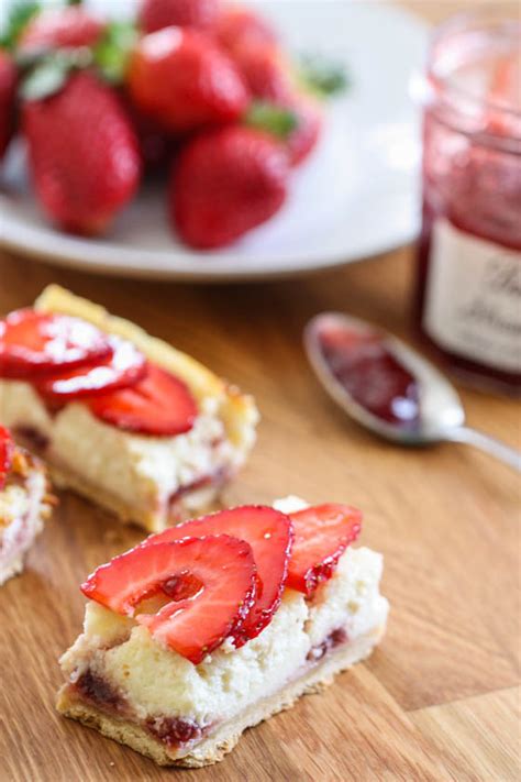 Strawberry Greek Yogurt Cheesecake Squares Eat Live Run