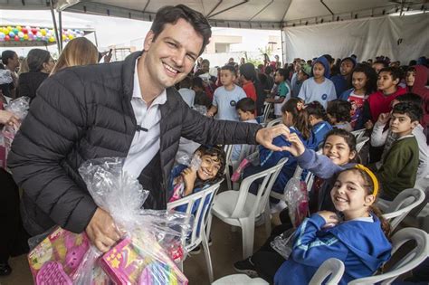 Dia Das Crian As Ser Comemorado Cinco Mil Brinquedos Em Curitiba