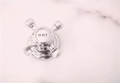 4 Experts Teach Us How To Have Shower Sex That Isn T Awkward And Terrifying SELF