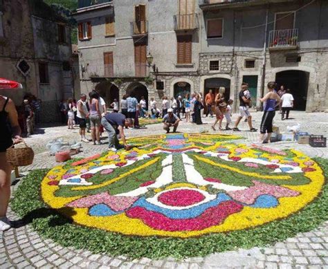 Infiorata Di Cusano Mutri E Santagata Degoti Scoop Travel