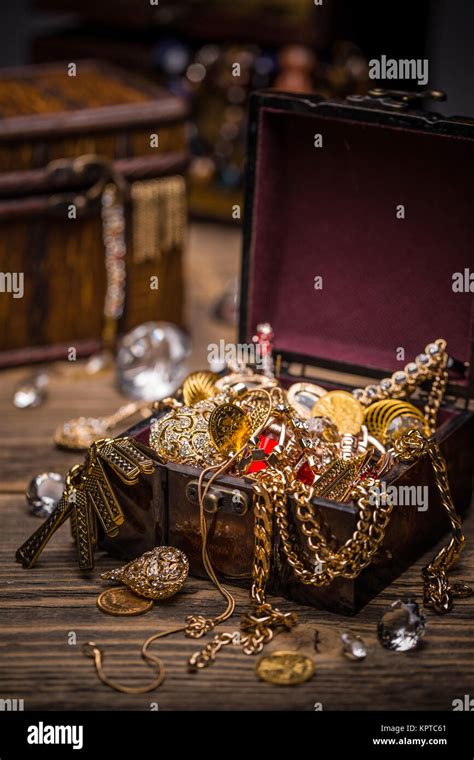 Open Treasure Chest Full Of Jewellery Stock Photo Alamy