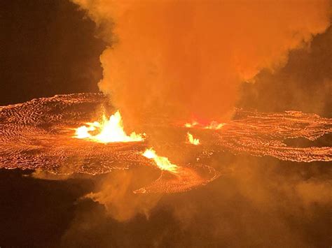 Kilauea One Of The World S Most Active Volcanoes Begins Erupting