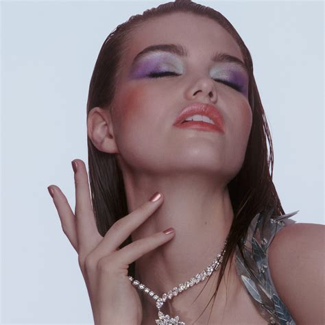 Six Bridal Manicures That Arent Nude To Steal From Instagram Vogue France