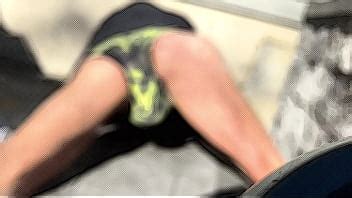 Estiramiento Y Desnudez Borrosa En Ropa Interior Al Aire Libre En Un Invierno Templado XVIDEOS