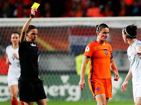 Otro Paso A La Igualdad Una Mujer Arbitrar En Primera En El F Tbol