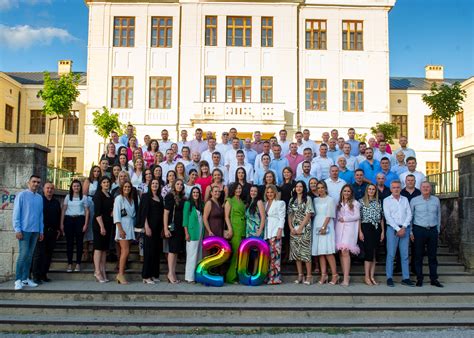 Široki Brijeg Generacija 2001 Srednje strukovne škole proslavila 20 godina mature Jabuka tv